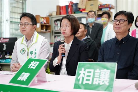 黃秋媖老公|黃秋媖放棄挑戰立委初選 與陳其邁相擁展現團結 